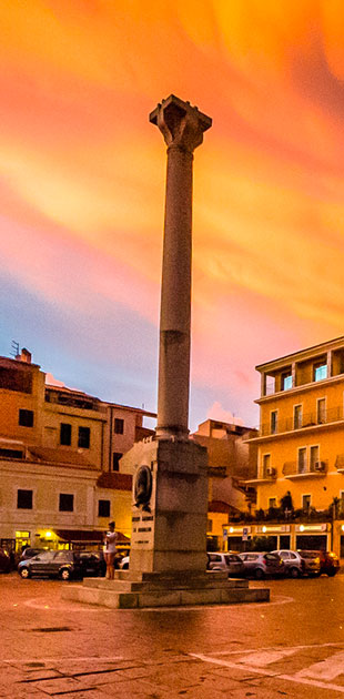la colonna garibaldi di la maddalena a cala gavetta sul porto