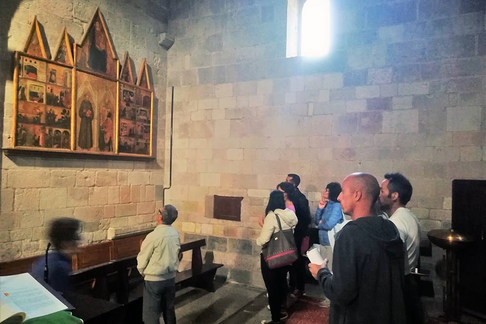 Vista interna di una chiesa sarda